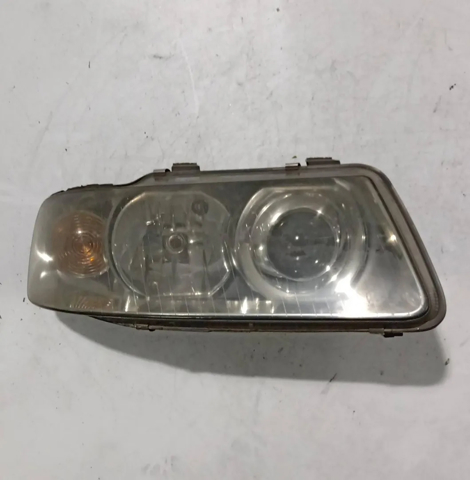 Reflektor prawy 8L0941004AF VAG