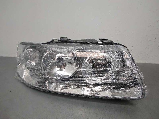 Reflektor prawy 8L0941004AF VAG