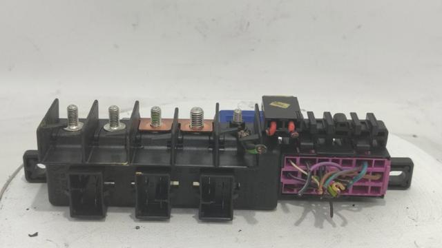 Skrzynka bezpieczników Volkswagen Passat 3B3