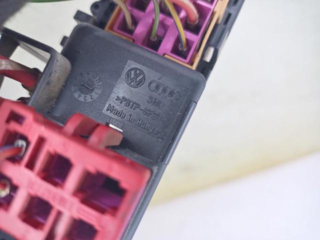 Skrzynka bezpieczników Volkswagen Passat 3B3