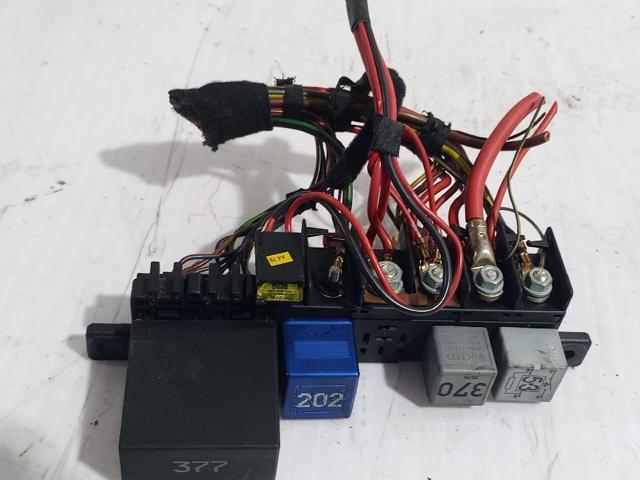 Skrzynka bezpieczników Volkswagen Passat 3B3