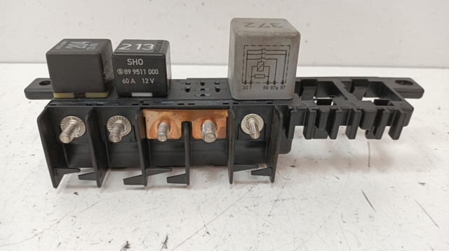 Skrzynka bezpieczników Volkswagen Passat 3B3