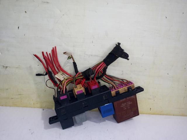 Skrzynka bezpieczników Volkswagen Passat 3B3