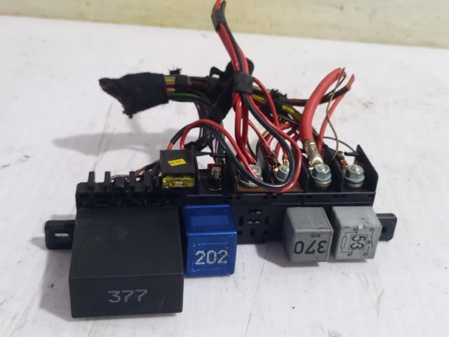 Skrzynka bezpieczników Volkswagen Passat 3B3