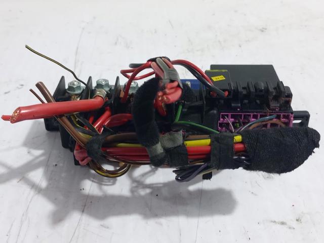 Skrzynka bezpieczników Volkswagen Passat 3B3