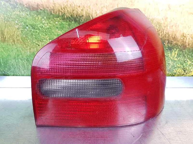 Lampa zespolona tylna prawa 8L0945096A VAG