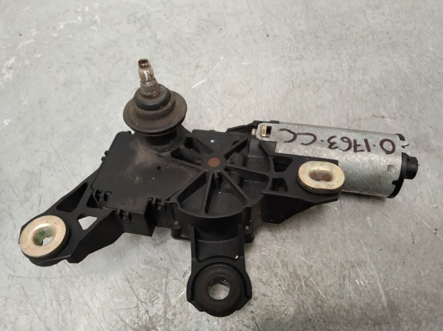 Silniczek wycieraczki tylnej szyby 8L0955711A VAG