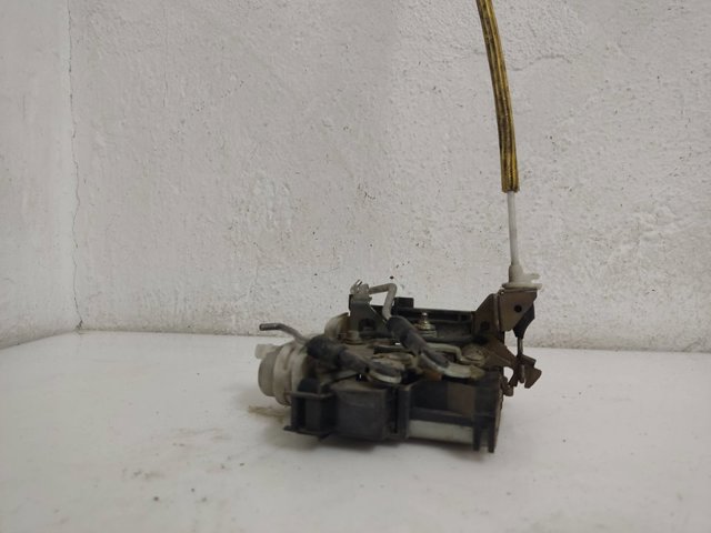 Zamek drzwi przednich prawych 8L1837016 VAG