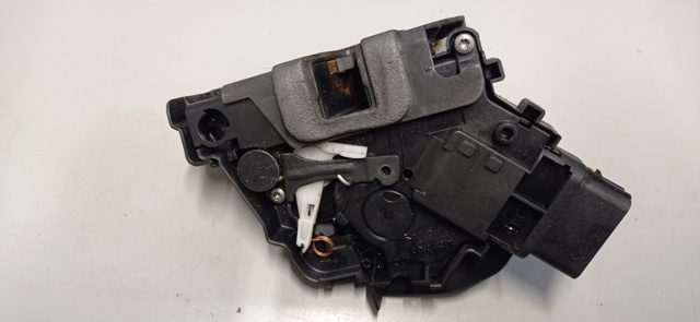 8M2AR21812AA Ford