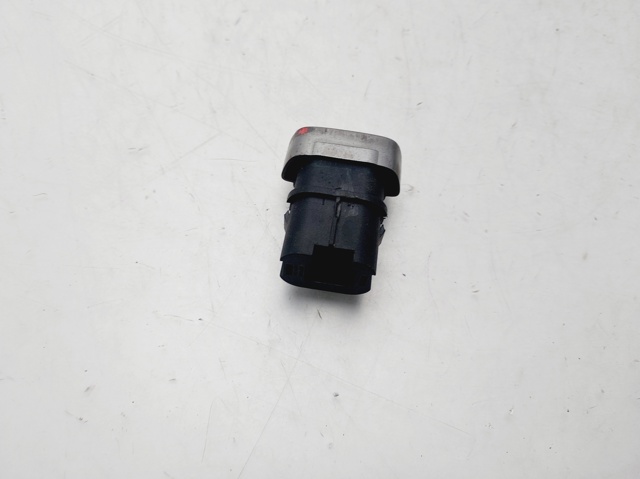 Włącznik świateł awaryjnych Ford Focus