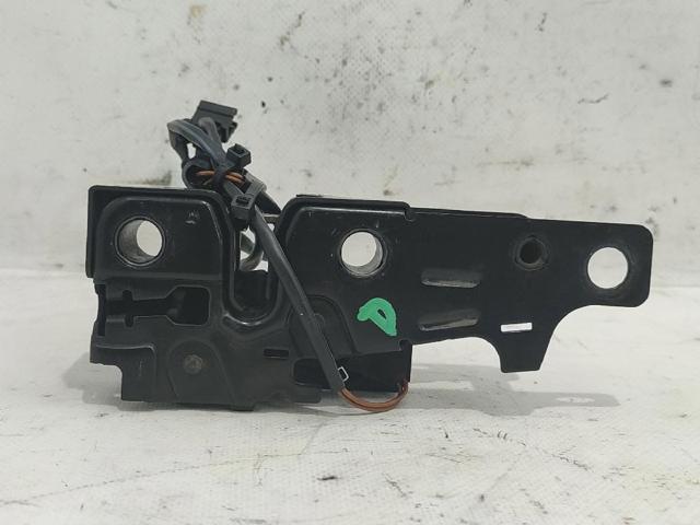 Zamek maski Audi A3 8PA