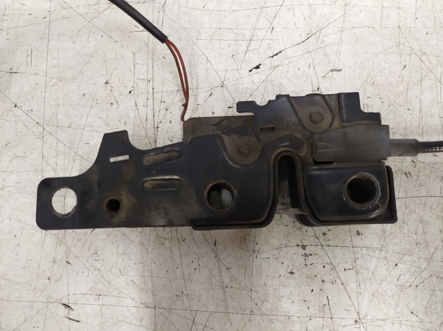 Zamek maski Audi A3 8PA