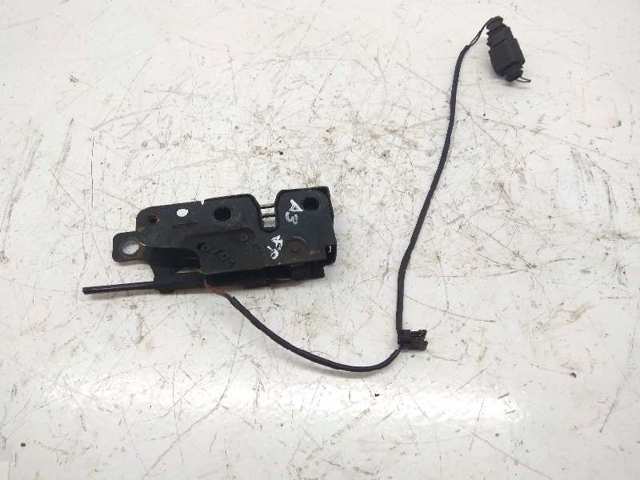 Zamek maski Audi A3 8PA