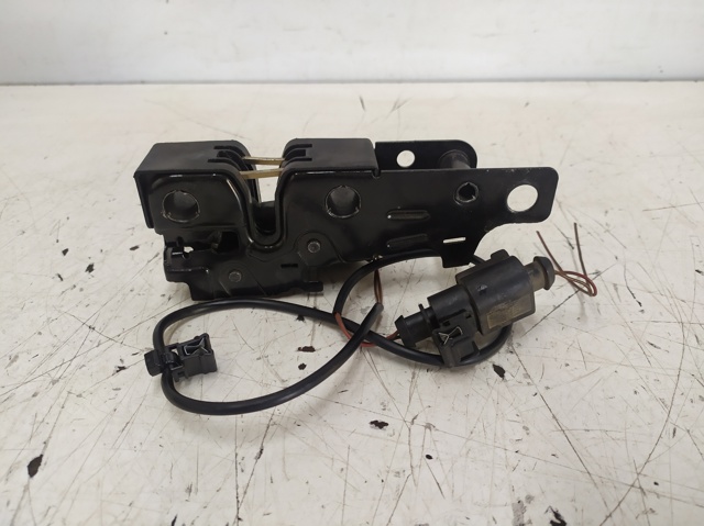 Zamek maski Audi A3 8PA