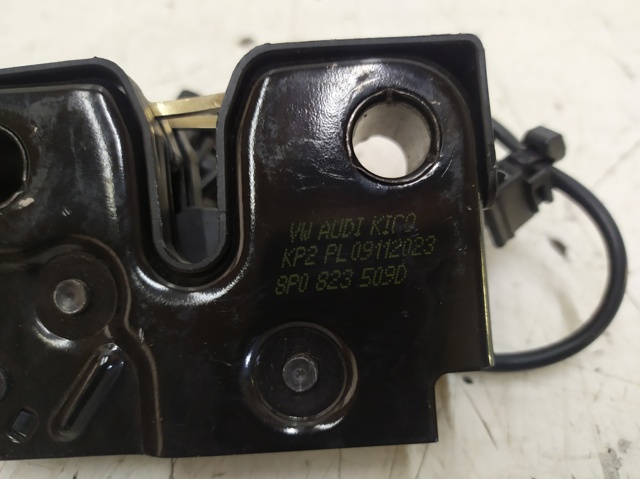 Zamek maski Audi A3 8PA