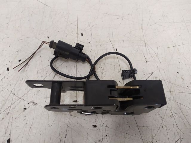 Zamek maski Audi A3 8PA