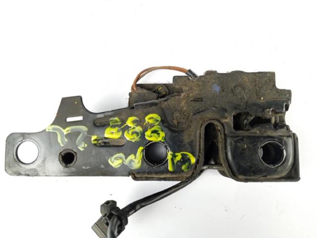 Zamek maski Audi A3 8PA