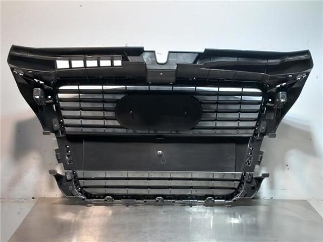 Atrapa chłodnicy Audi A3 8PA