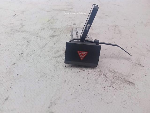 Przycisk włączania światła awaryjnego Audi A3 8P1