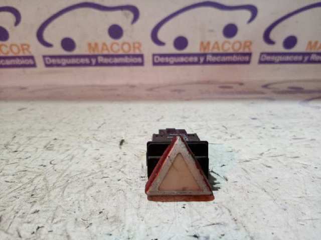 Przycisk włączania światła awaryjnego Audi A3 8P1