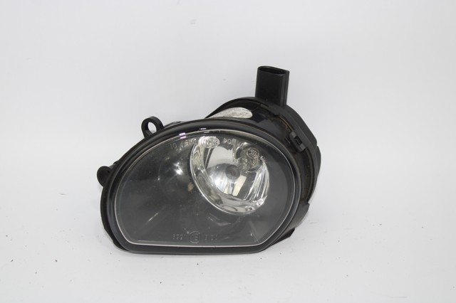 Lampa przeciwmgielna prawa 8P0941700A VAG