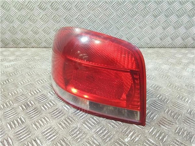 Lampa zespolona tylna lewa zewnętrzna 8P0945095024S VAG