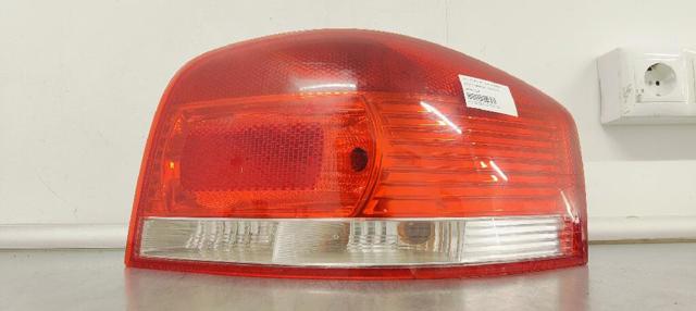 Lampa zespolona tylna prawa zewnętrzna 8P0945096 VAG