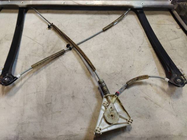 Mechanizm podnoszenia szyby drzwi przednich lewych 8P3837461A VAG