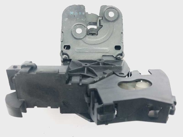 Zamek klapy bagażnika (3/5 drzwi tylnych) 8P4827505B VAG