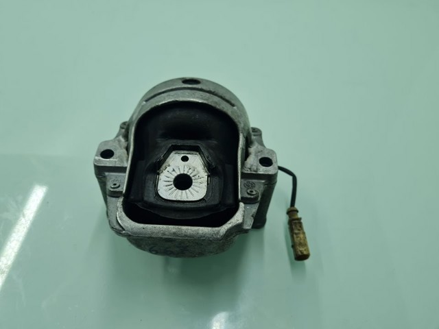 Poduszka (podpora) silnika prawa 8R0199381 VAG