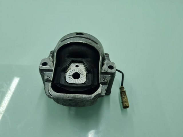 Poduszka (podpora) silnika prawa 8R0199381 VAG