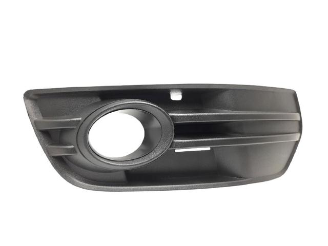 Zaślepka (kratka) lamp przeciwmgielnych zderzaka przedniego prawa 8R0807682A01C VAG