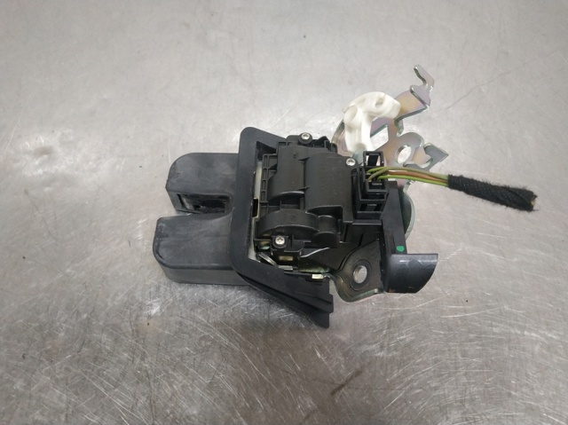 Zamek klapy bagażnika (3/5 drzwi tylnych) 8R0827505 VAG