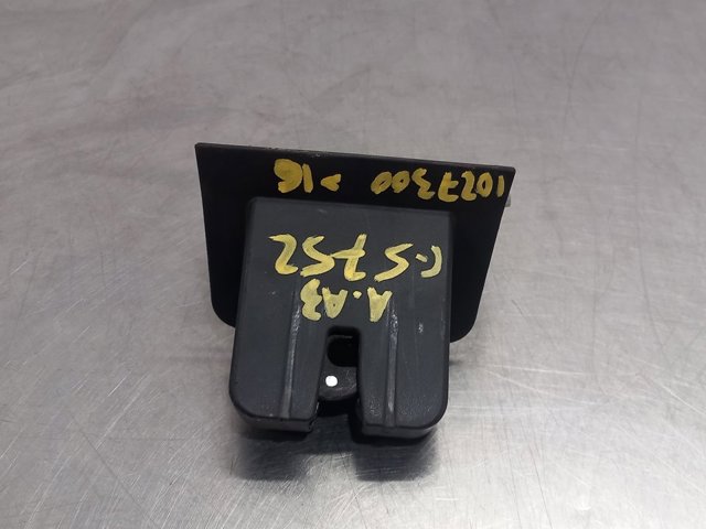 Zamek klapy bagażnika (3/5 drzwi tylnych) 8R0827505 VAG