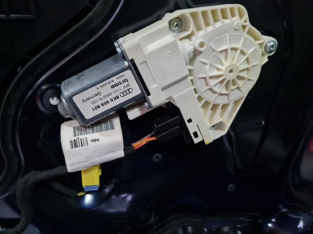 Mechanizm podnoszenia szyby drzwi przednich lewych 8R0837461F VAG