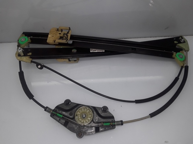 Mechanizm podnoszenia szyby drzwi przednich lewych 8R0837461K VAG