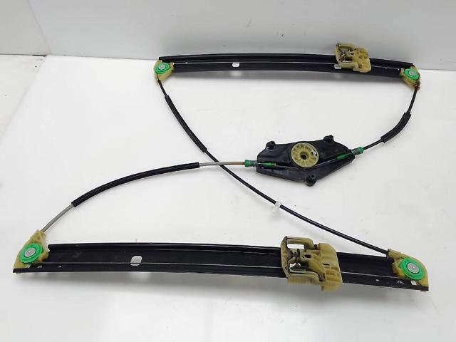 Mechanizm podnoszenia szyby drzwi przednich prawych 8R0837462G VAG