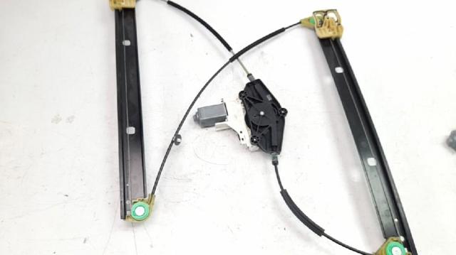 Mechanizm podnoszenia szyby drzwi przednich prawych 8R0837462K VAG