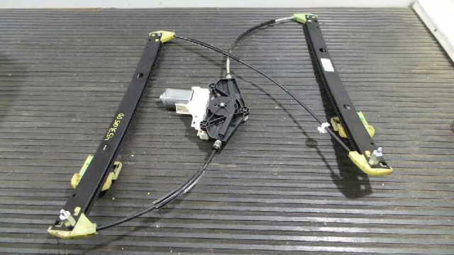 Mechanizm podnoszenia szyby drzwi przednich prawych 8R0837462K VAG