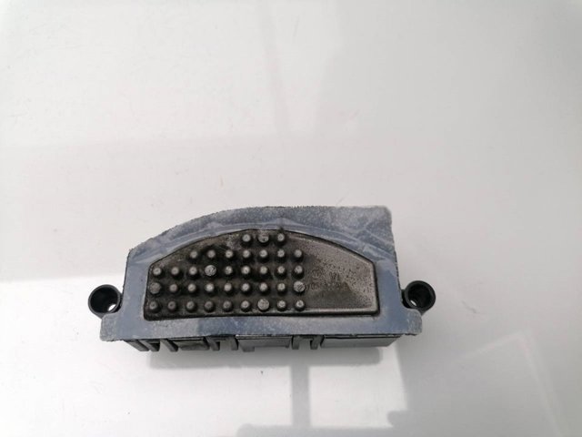 Rezystor wentylatora nagrzewnicy (ogrzewacza kabiny) 8T0820521 VAG