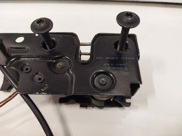 Zamek maski 8T0823509D VAG