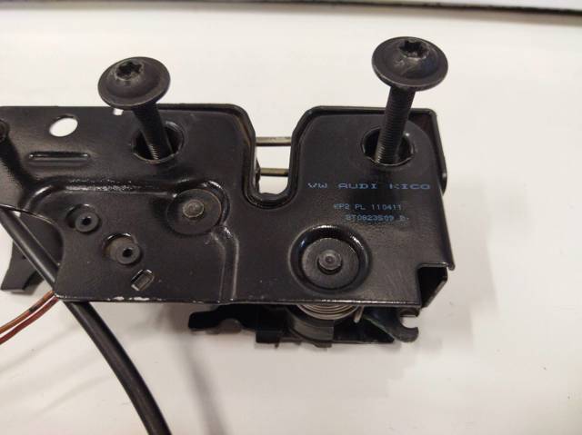 Zamek maski 8T0823509D VAG