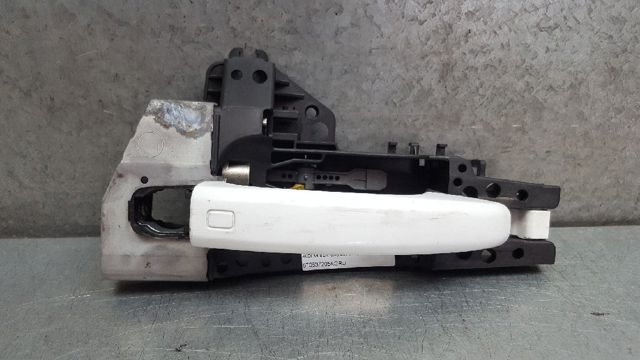Pałąk zewnętrznej klamki drzwi tylnych lewych 8T0837885A VAG