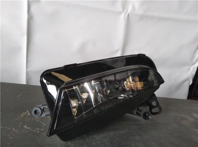 Lampa przeciwmgielna lewa 8T0941699C VAG