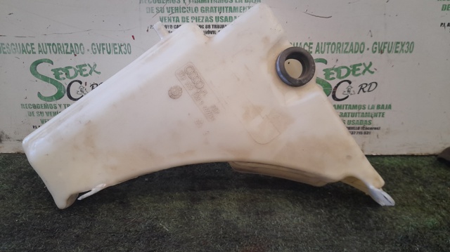 Zbiorniczek spryskiwacza szyb 8T0955453C VAG