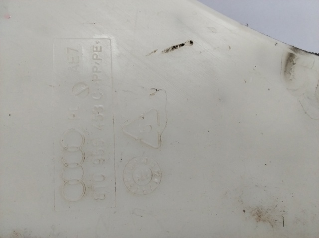 Zbiorniczek spryskiwacza szyb 8T0955453C VAG