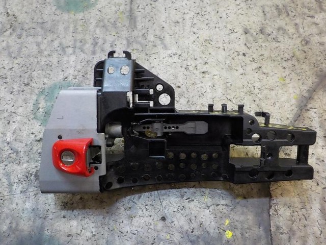 Pałąk zewnętrznej klamki drzwi przednich lewej 8T1837885B VAG