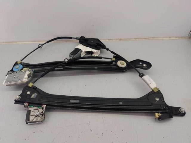 Mechanizm podnoszenia szyby drzwi przednich prawych 8T8837462B VAG