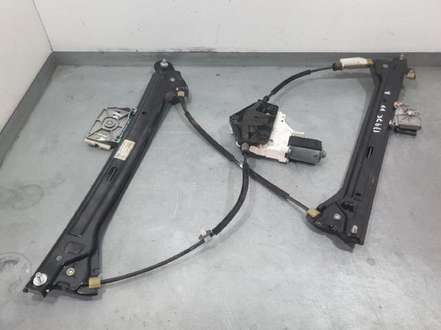 Mechanizm podnoszenia szyby drzwi przednich prawych 8T8837462B VAG