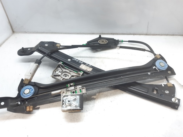 Mechanizm podnoszenia szyby drzwi przednich prawych 8T8837462B VAG